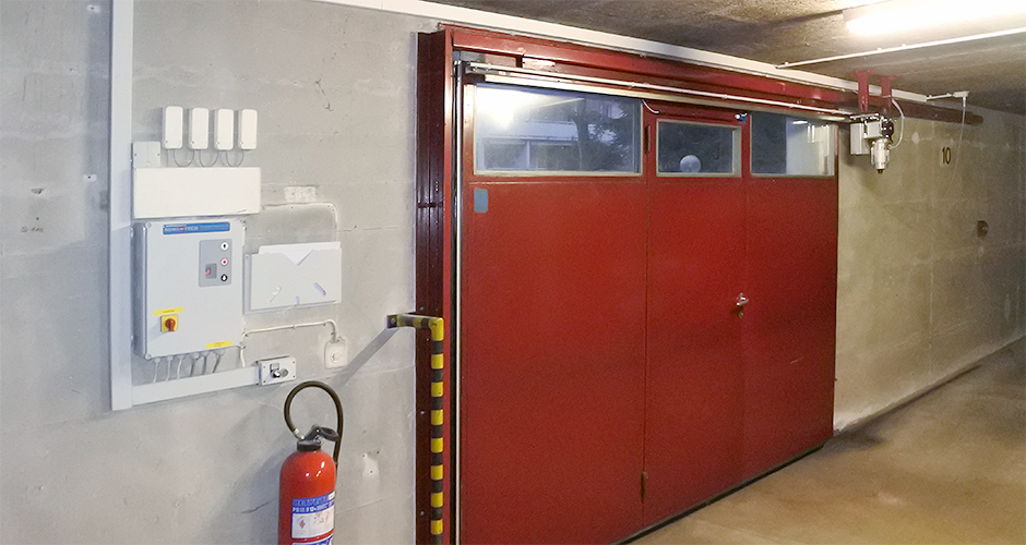 GfA-Schiebetor-ELEKTROMATEN ST im Einsatz an einem Schiebetor mittels Schlaufketten System